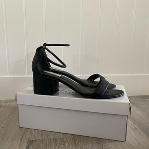 Steve Madden Ibbie Sandal | Black